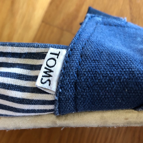 TOMS Navy Blue Stripe Canvas Slippers Size 7 - Picture 4 of 5